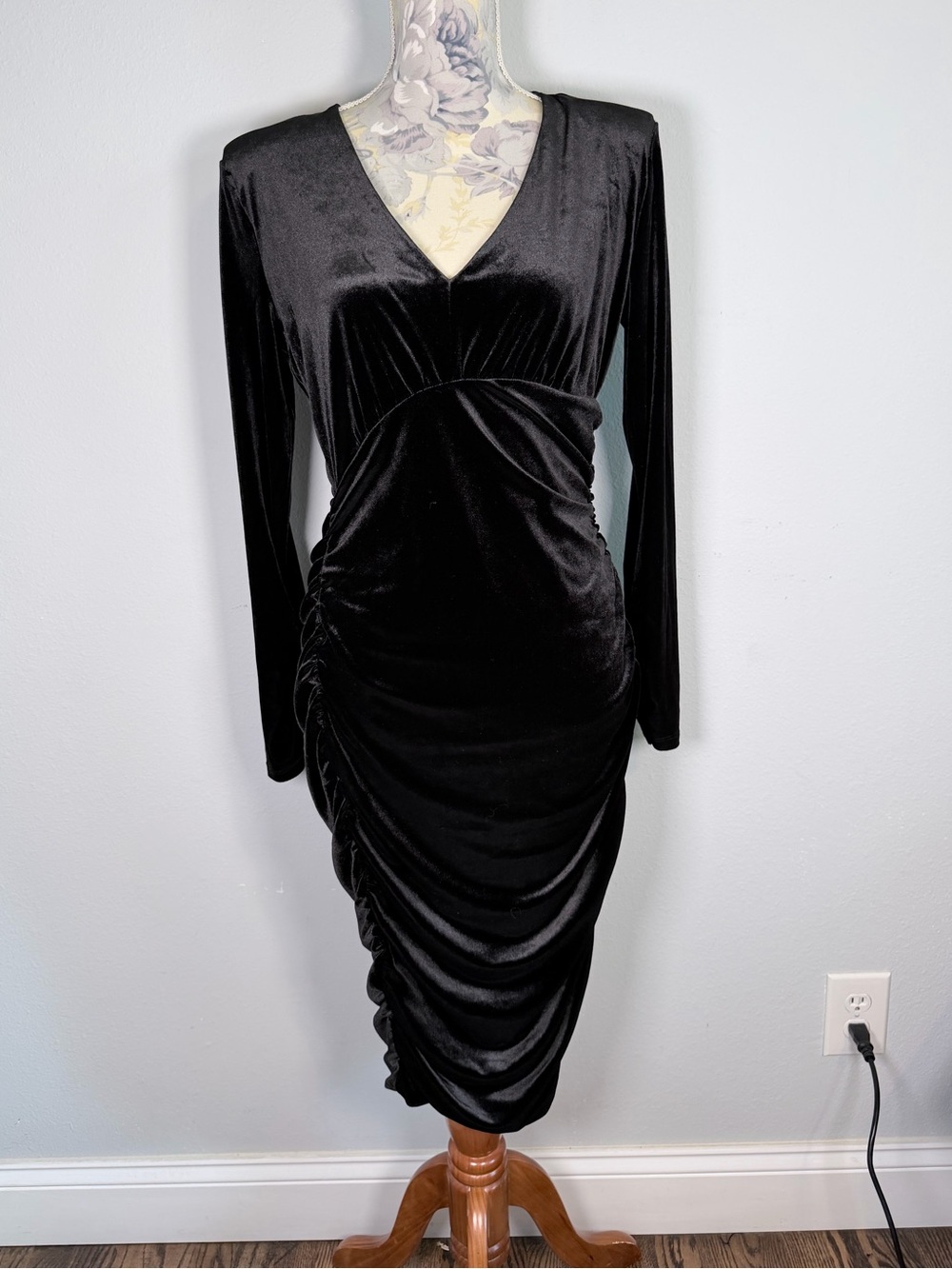 Elie Tahari Black Velvet Ruched V-Neck Stretch Bodycon Cocktail Dress NWT Small